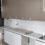 کابینت تا سقف سفید و ام دی اف سوپر مات /حداکثر استفاده از فضا